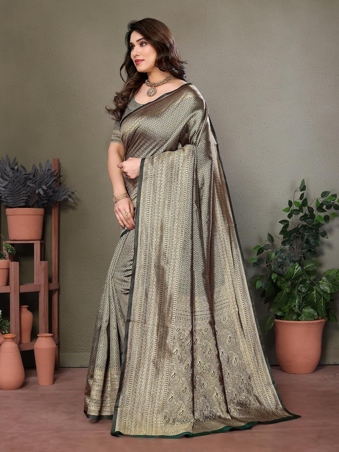 Women'S Litchi Silk Banarasi Silk Saree (Seema)