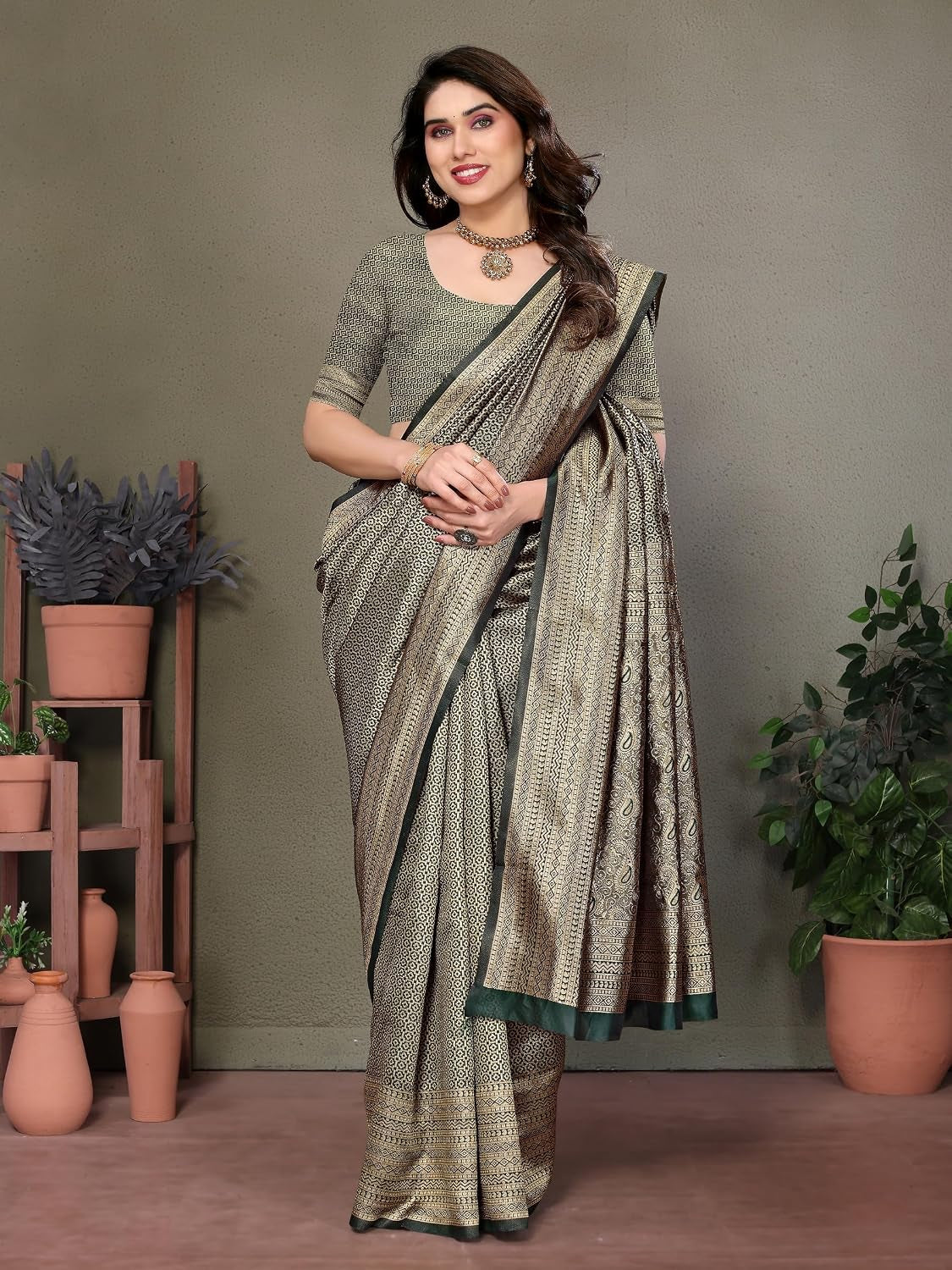 Women'S Litchi Silk Banarasi Silk Saree (Seema)